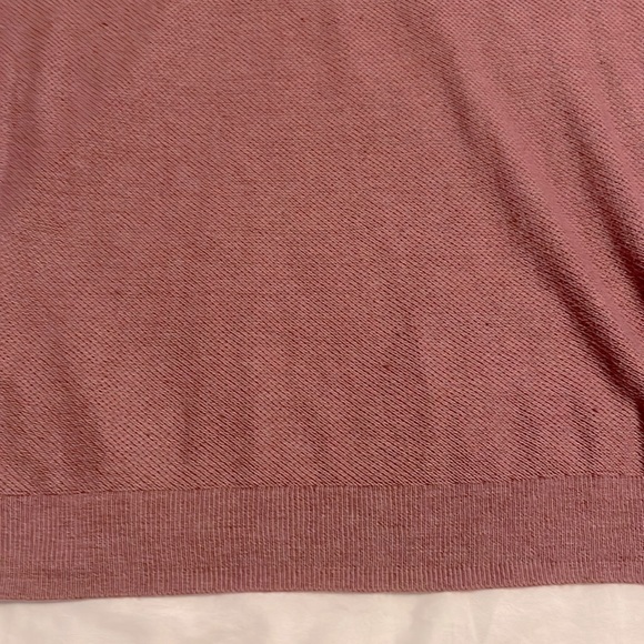 American Eagle, light weight sweater. Mauve in color. Size Medium - Picture 4 of 8